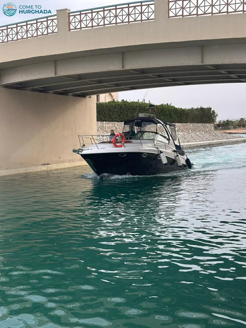 رحلة الرفاهية: سبيد بوت خاص إلى جزيرة بيوض – بنظام الـ VIP